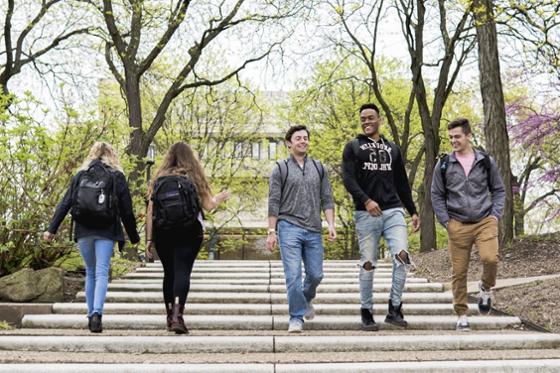 Photo of Chatham University students walking together outside on 欧洲杯官方投注网站